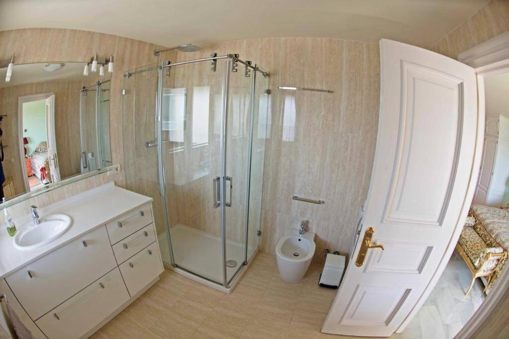 Penthouse With Private Pool, Hot Tub Jacuzzi With Sea Views And Chill-Out Zone, Close To The Sea Marbella Exteriér fotografie